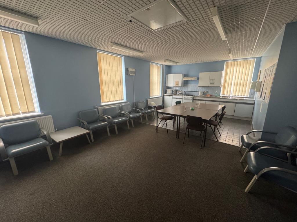 Lot: 44381 - TO BE OFFERED IN OUR DECEMBER AUCTION UNLESS SOLD PRIOR FREEHOLD PREMISES IN CENTRAL LOCATION WITH PARKING - First floor staff room